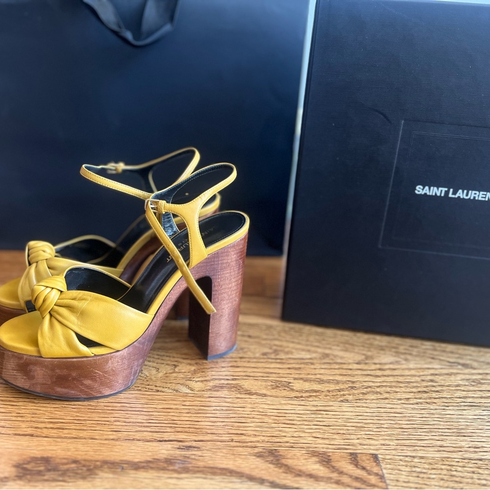 Saint Laurent Bianca leather platforms in Node Sand  color size 37.5